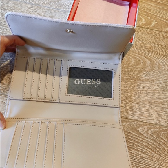 Guess Ophelia Slim Clutch Wallet NWOB - Picture 4 of 4
